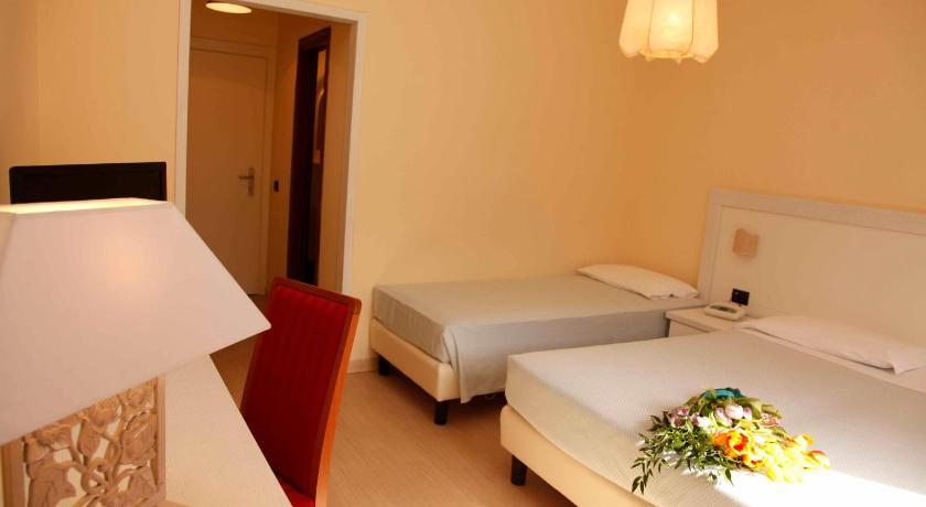 Hotel Del Golfo - Dependance Procchio  Bilik gambar